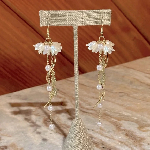 Shoulder Duster Earrings Lily of The Valley Pearl Extra Long Gold Tone Dangle - Picture 1 of 3